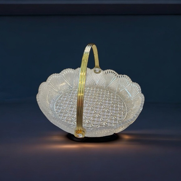 Mikasa Georgetown Crystal Gold Scalloped Edge Basket - Picture 1 of 10